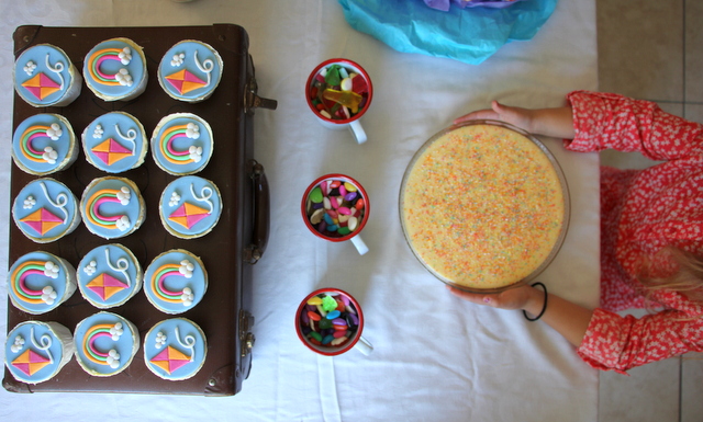 rainbow cupcakes, kite cupcakes