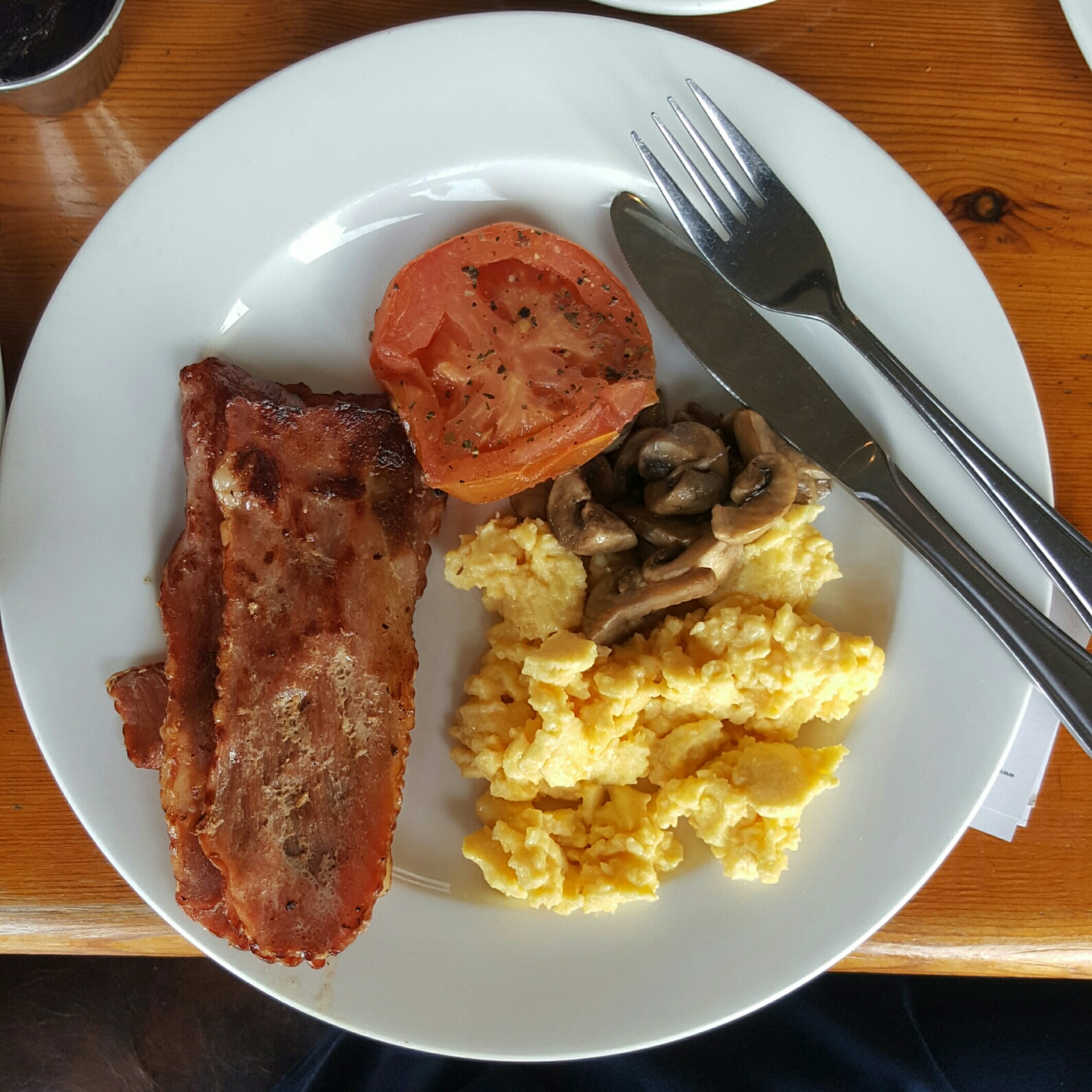 Bacon, egg, tomato and mushroom