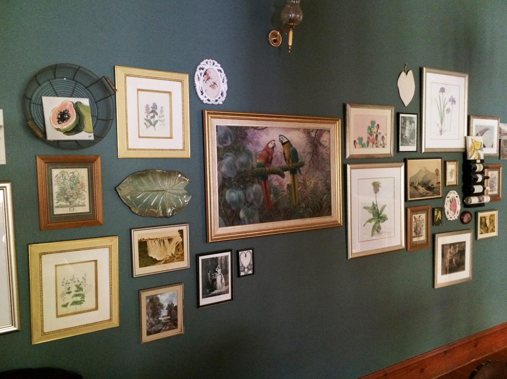 dining-room-gallery-wall